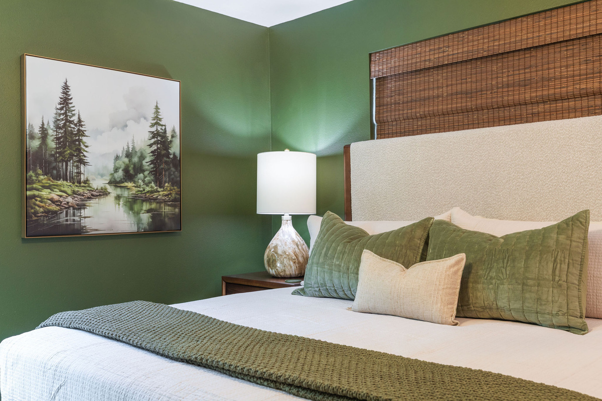 Upper level King bedroom w/ ensuite bath