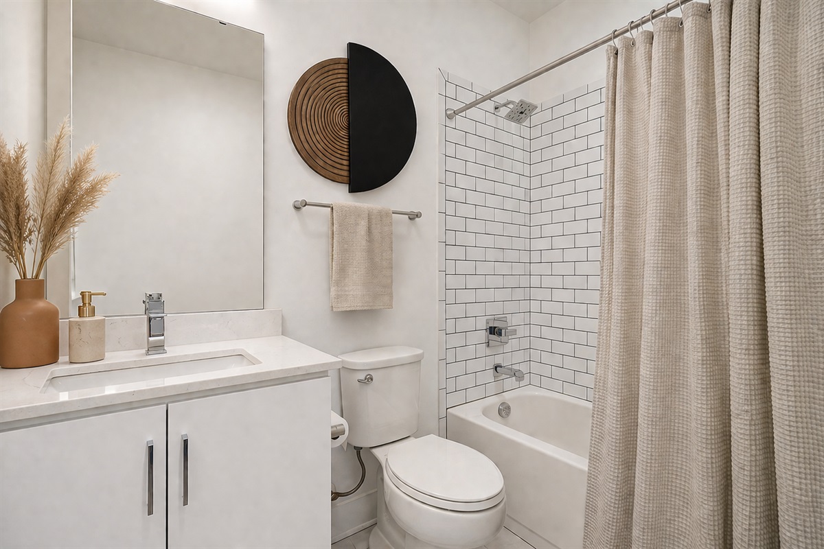The downstairs queen bedroom has its own ensuite with shower/tub combination. 