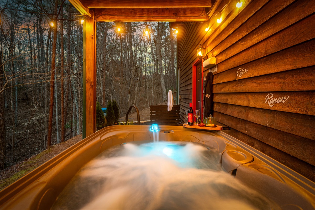 It’s the perfect spot to unwind and enjoy a peaceful soak under the evening sky.