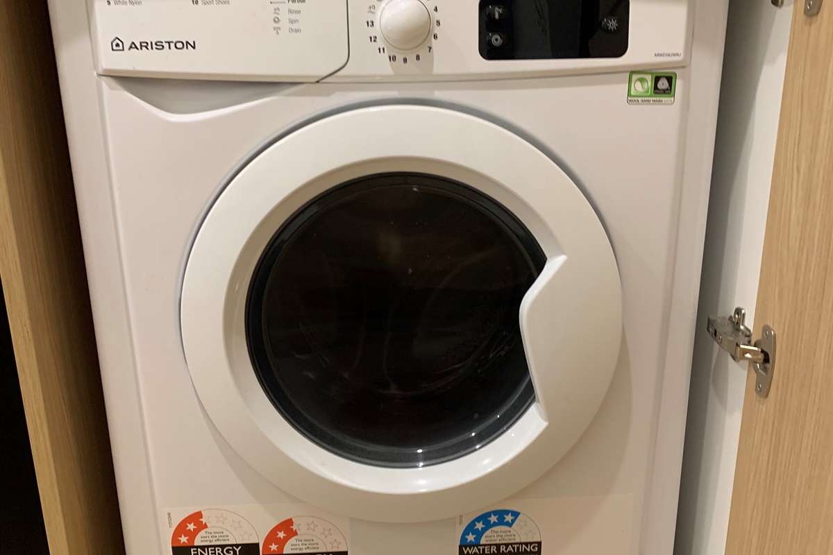 Washer / Drier....(but there is a Laundrette around the corner on Taranaki street :)