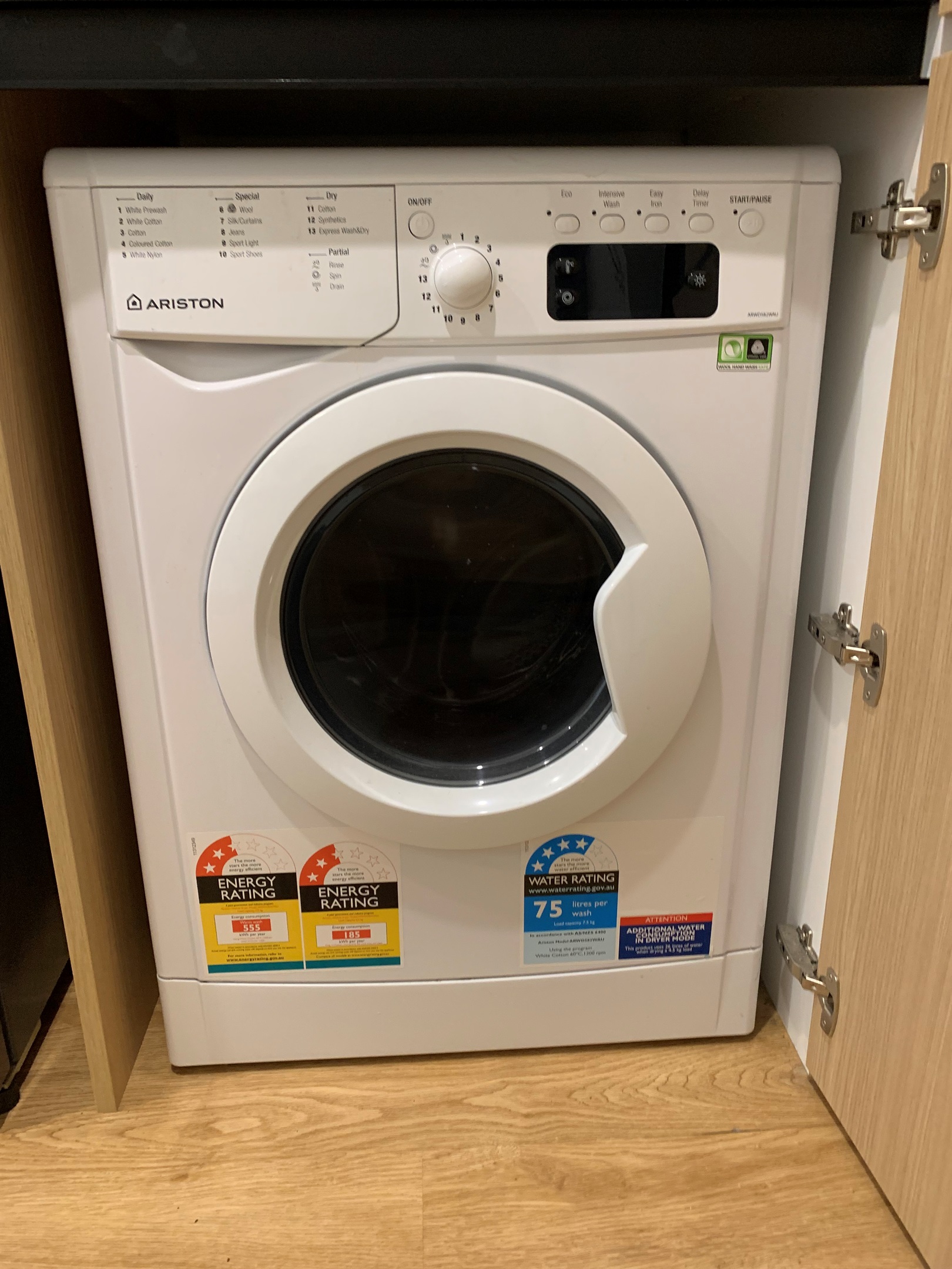 Washer / Drier....(but there is a Laundrette around the corner on Taranaki street :)