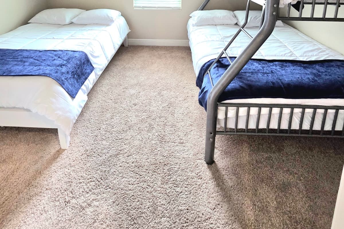 Bunkbeds, 2 full, 1 twin