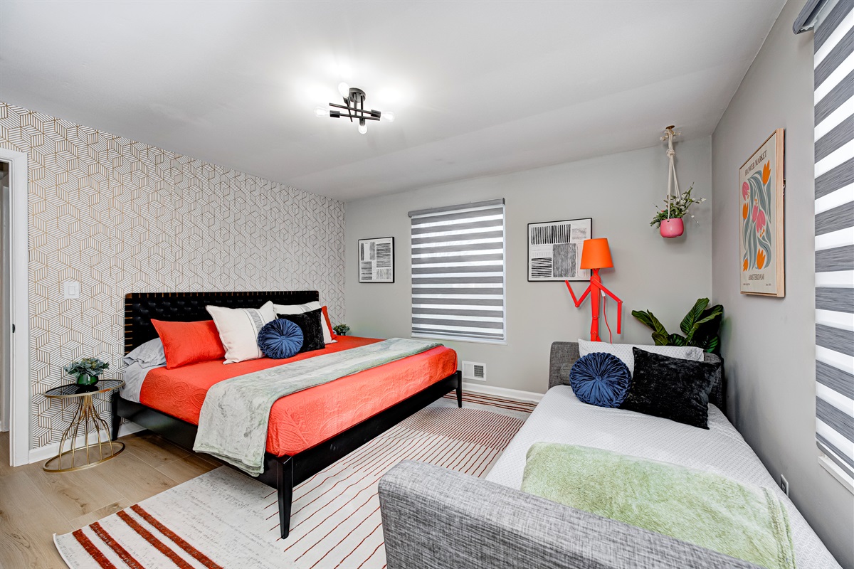 Ensuite King bedroom with room darkening shades