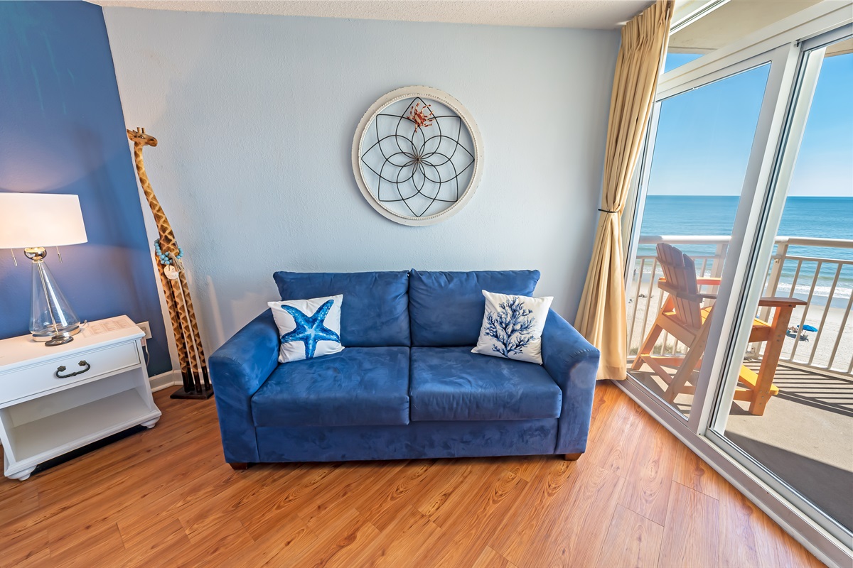 Amazing Living Room with Stunning Views🌊☀️