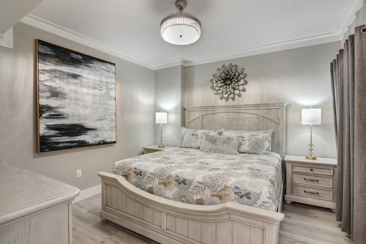 Guest King Bedroom with en suite bathroom