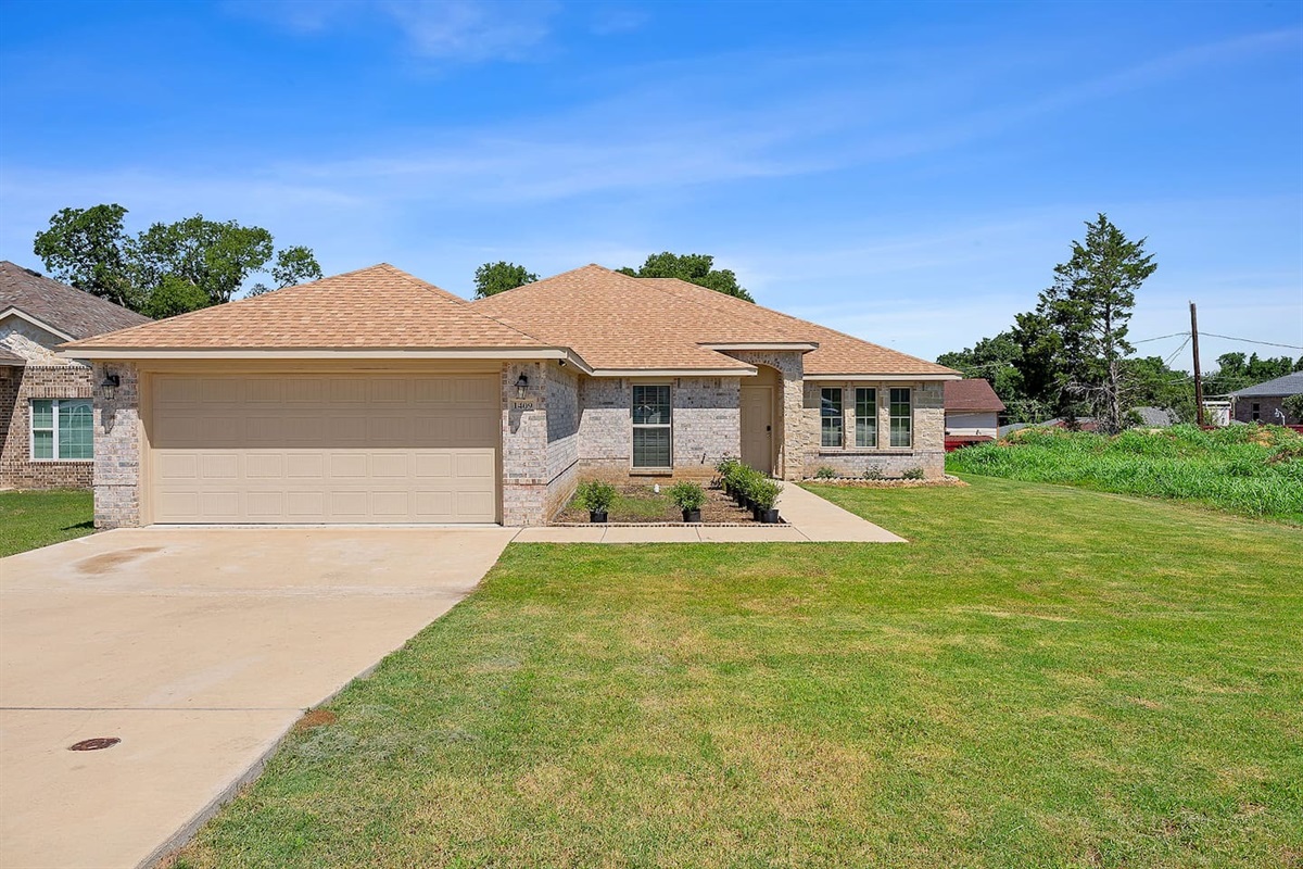 Step into a beautiful house with a large front lawn and ample parking space.