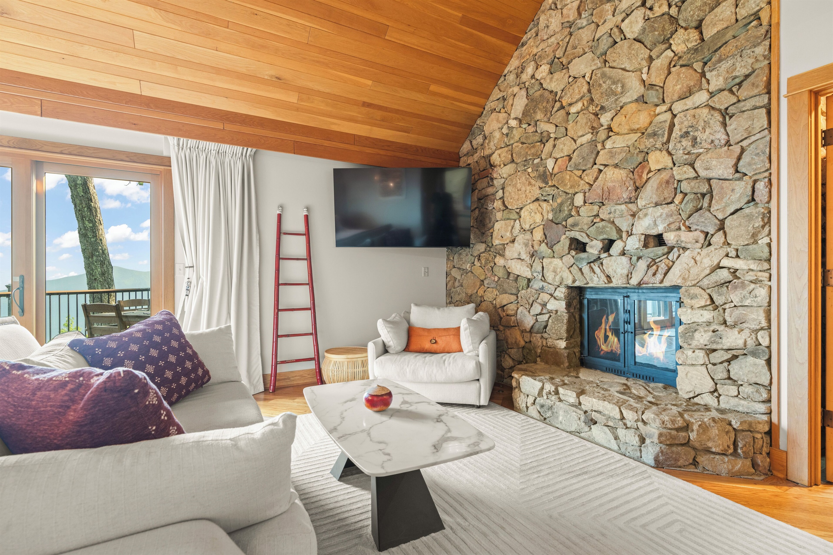 BR1: Primary bedroom on main level with king bed, seating area, gas fireplace