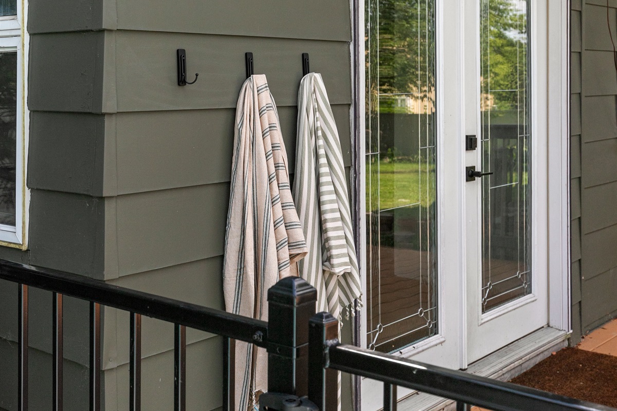 Beach towels and hot tub towels are provided, so you can pack light and fully enjoy your time by the water.