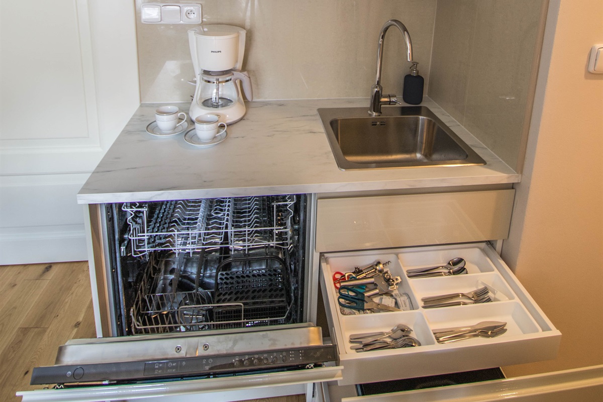 Dishwasher and crockery