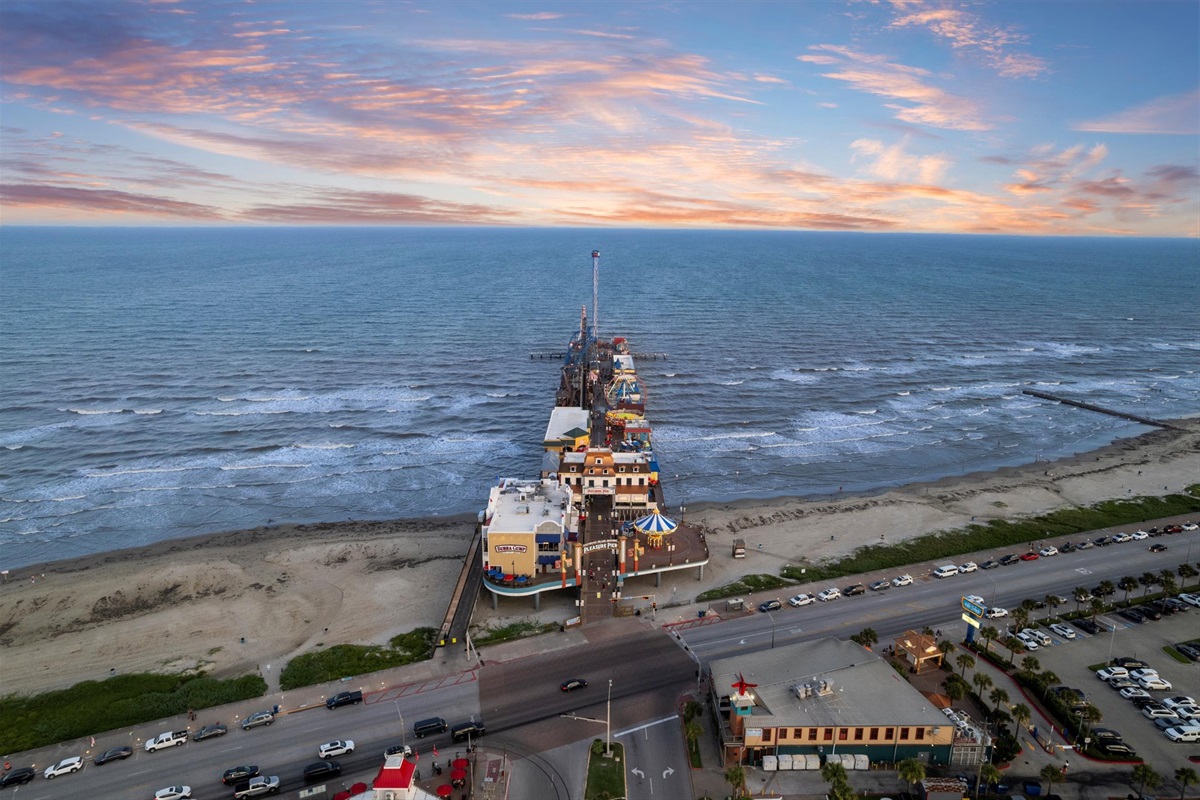 d9ad5ad87f1c4e05bf19f174d298b379 Large | Beachhouse | Texas | TX | Vacation Homes | Galveston | Crystal Beach | Kokomo | Breezy Days | Beachfront Elegance | Sunrise Serenity | Southern Sands Property Management, LLC