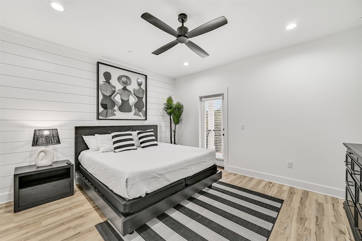 King Suite # 6 (second floor)