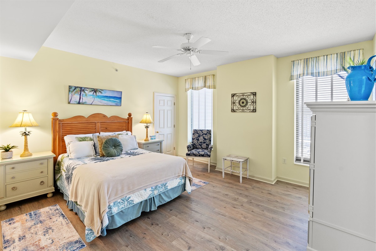 Queen Bed In 2nd Bedroom