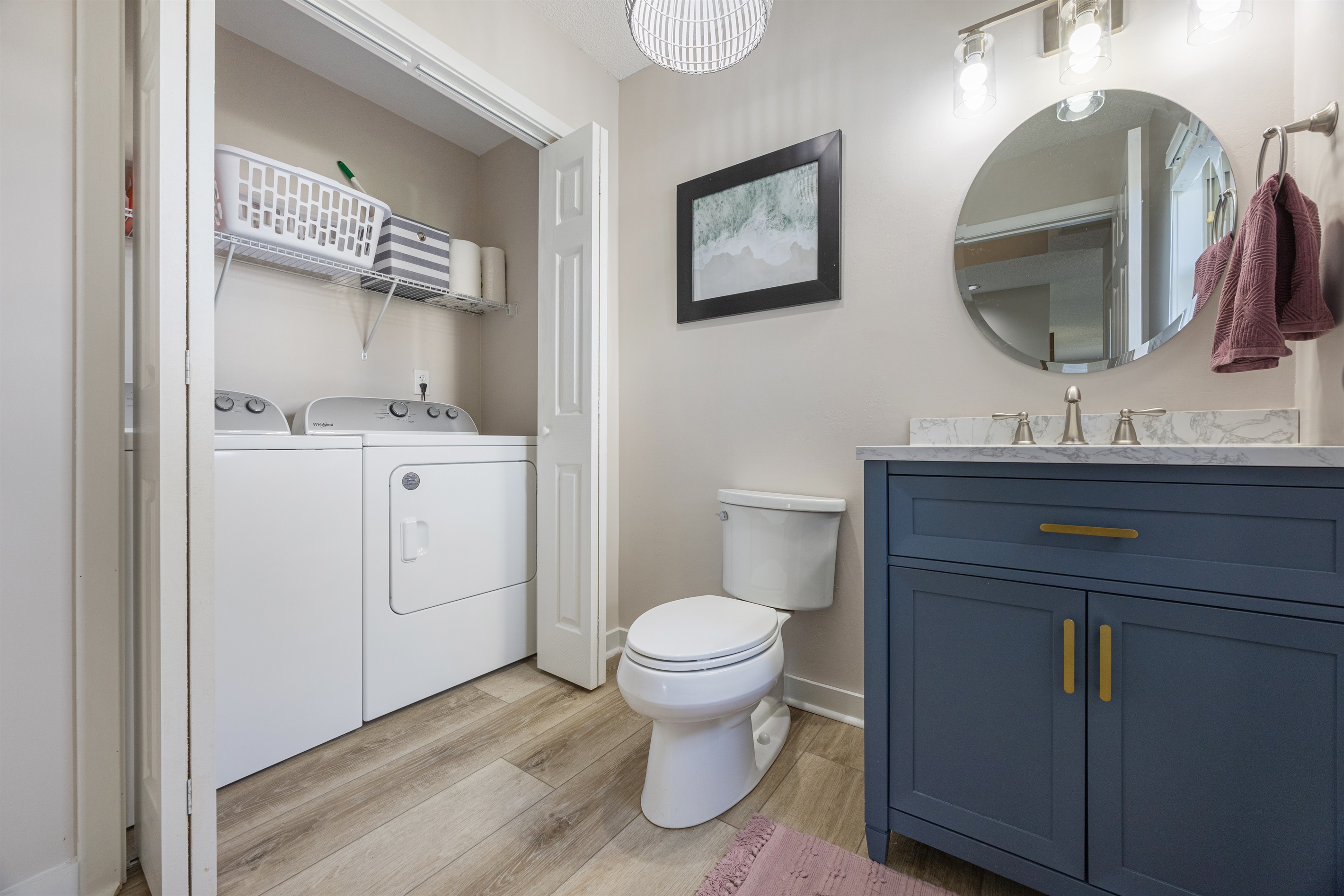 In-unit washer and dryer—ideal for long stays and beach days.