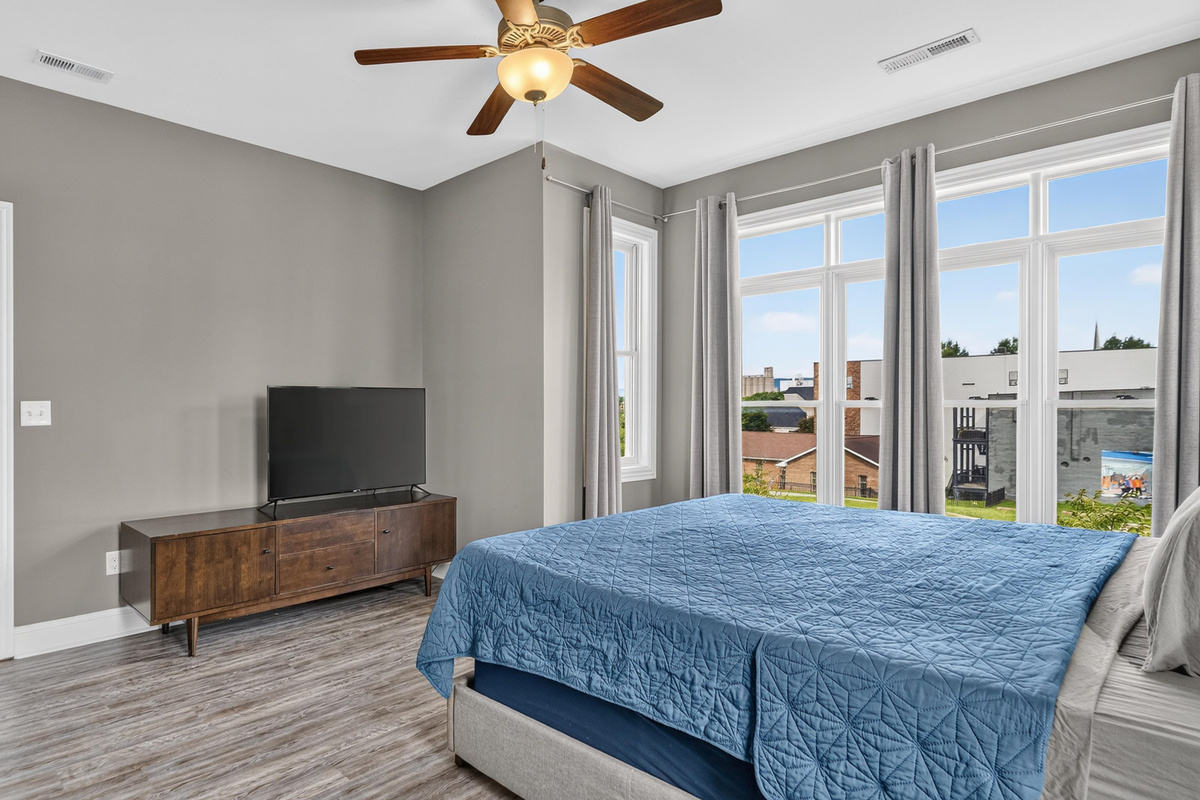 BR 1: Complete with a Roku TV and ceiling fan for comfort