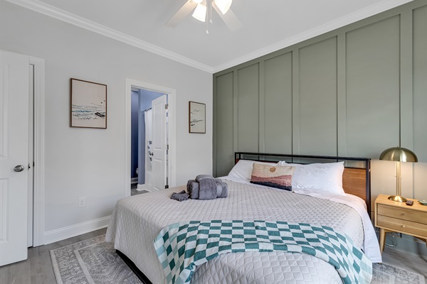 Discover comfort beyond compare in our Second Bedroom haven. Sink into the plushness of a King bed, indulge in the convenience of a Jack and Jill bath, and unwind with entertainment on a 55" Roku TV. Your retreat within a retreat awaits. 👑🛏️🚿📺 #SecondB