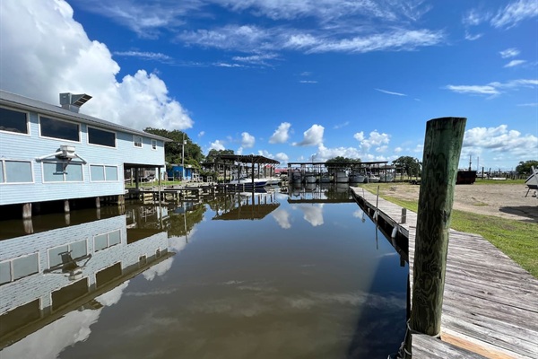 Big Daddy & BB's Tiki Marina Cottage!