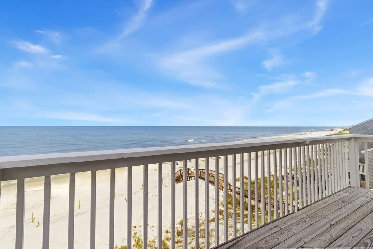 Pull up a chair on the panoramic Gulf-view deck and watch the pelicans work the water at eye level.