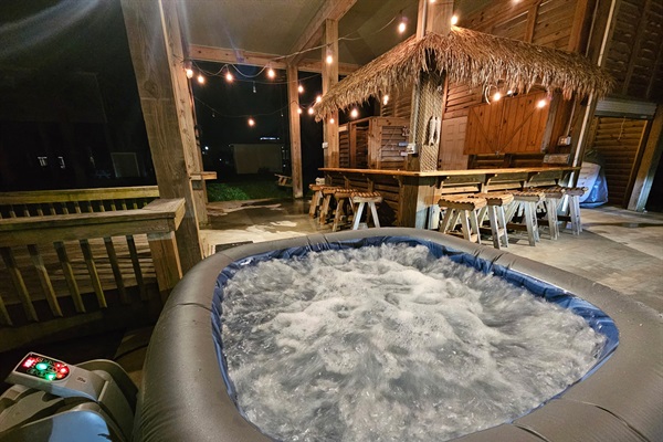 SaluSpa Coronado Inflatable 6 person jacuzzi
