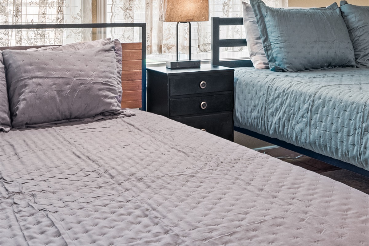 2 queen beds