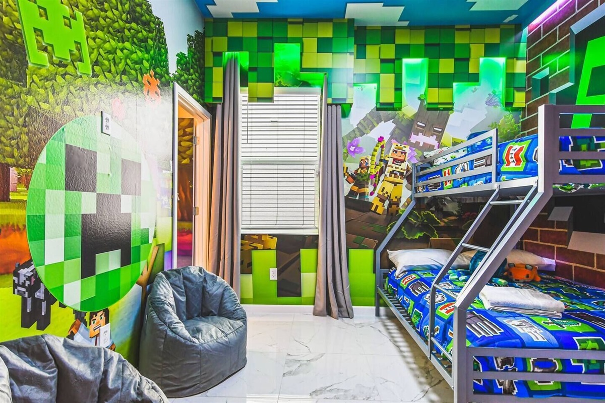 Bunk bed (full/twin) with en-suite bathroom