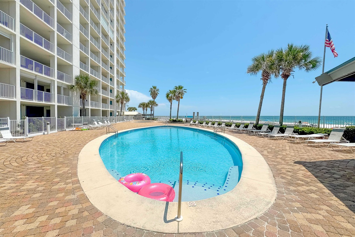 Splash time for the smallest guests! The kiddie pool offers a refreshing spot for children to play safely while enjoying the incredible beachfront setting.