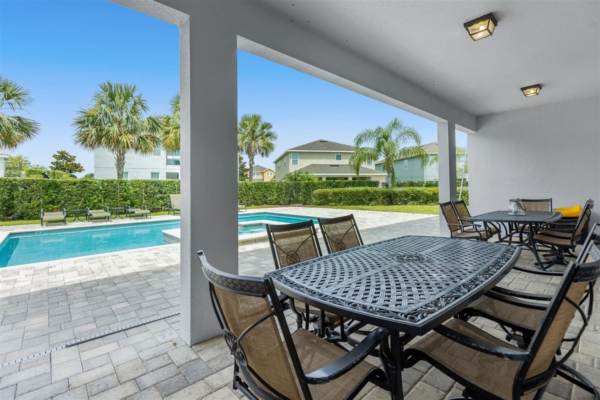 Charming outdoor space with elegant tables and chairs perfect for relaxation. A stylish swimming pool adds a touch of luxury, while the open-air setting offers a fresh and serene ambiance, ideal for enjoying the outdoors.
