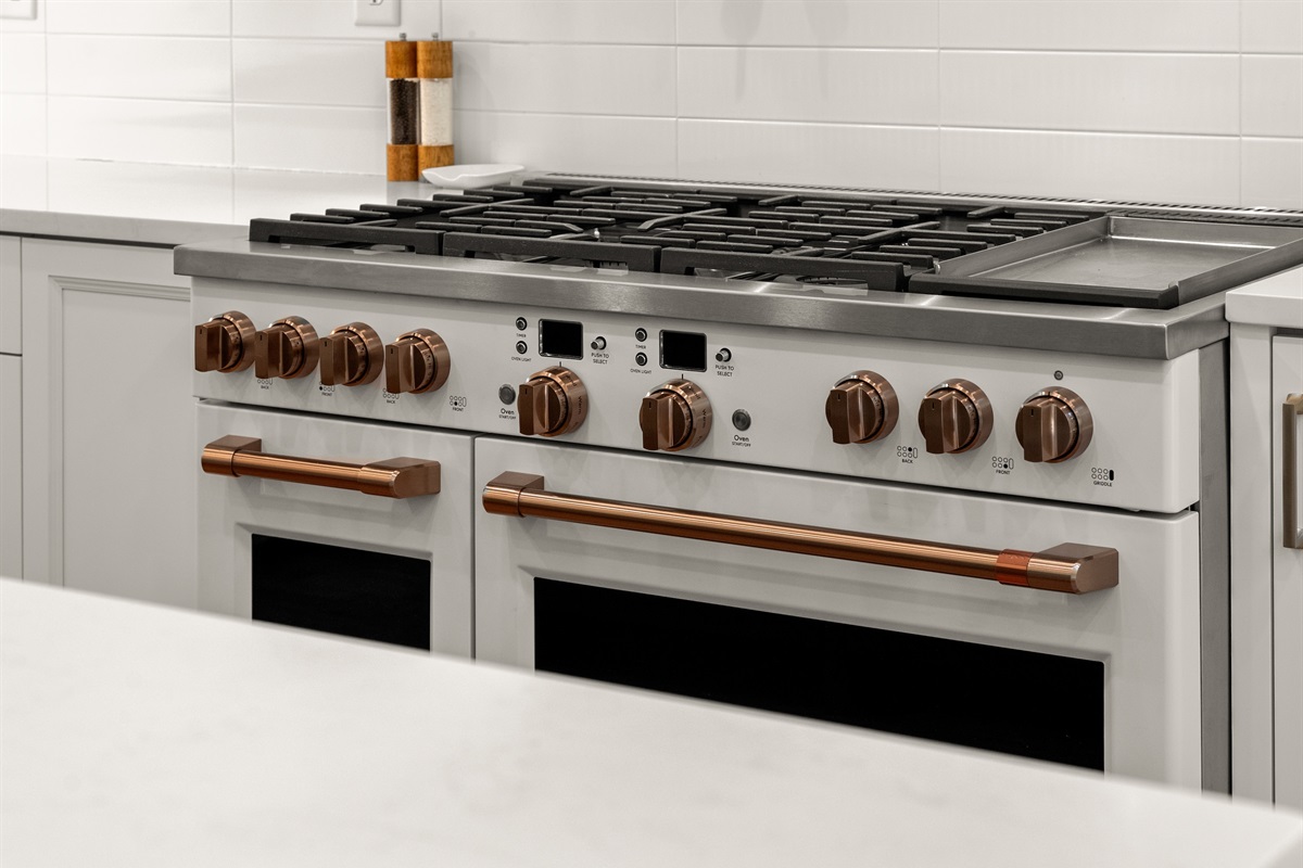 Café gas range ready for your favorite recipes and lakeside feasts.