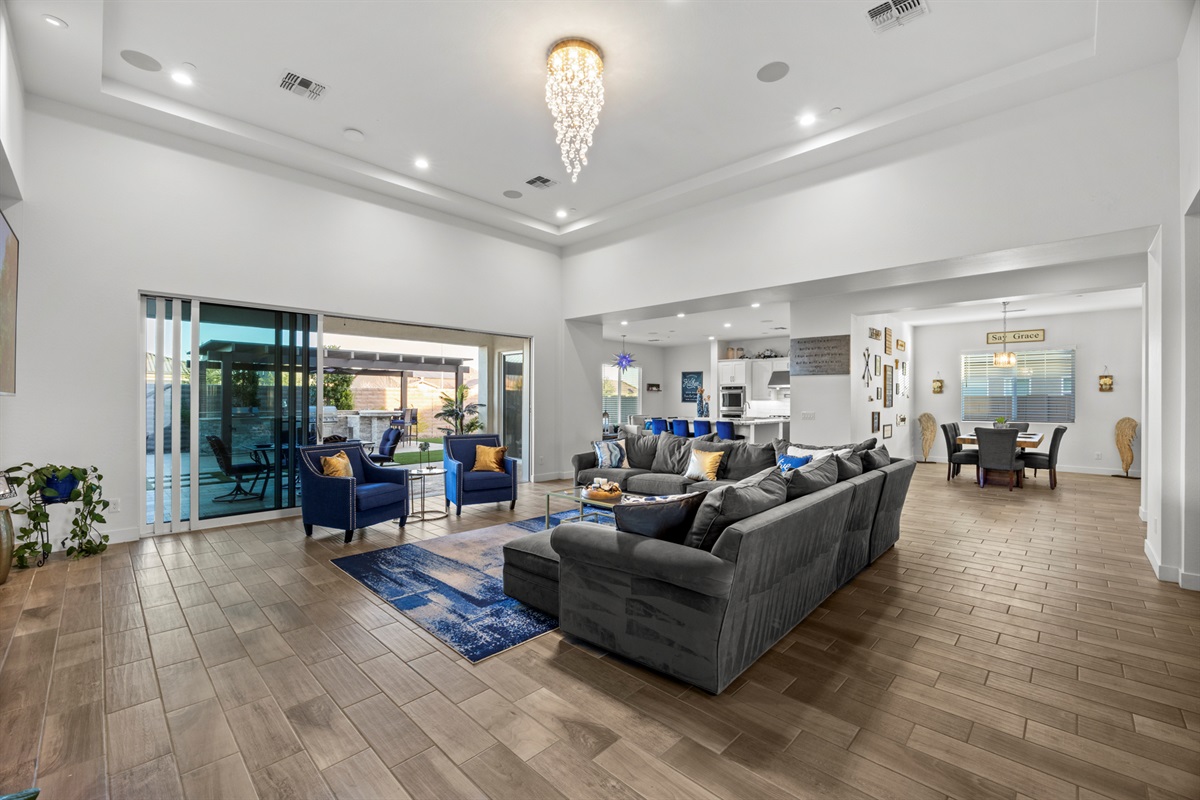 The Grand Peoria Estate – 5BR / 4.5BA Luxury + Casita — Modern Home | Sleeps 10 | Family Escape w/ Casita, Peoria, Arizona — photo 17