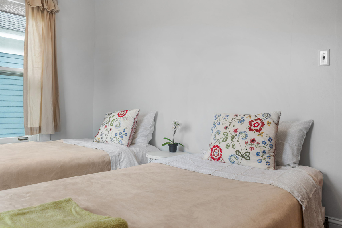 Twin Bedroom