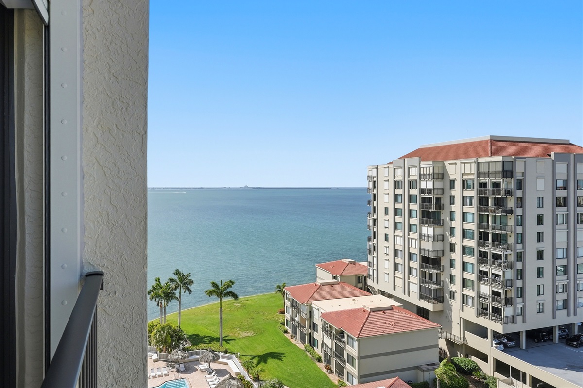 Step out onto the private balcony and take in refreshing bay breezes and tranquil water views, an ideal spot for morning coffee or relaxing evenings.