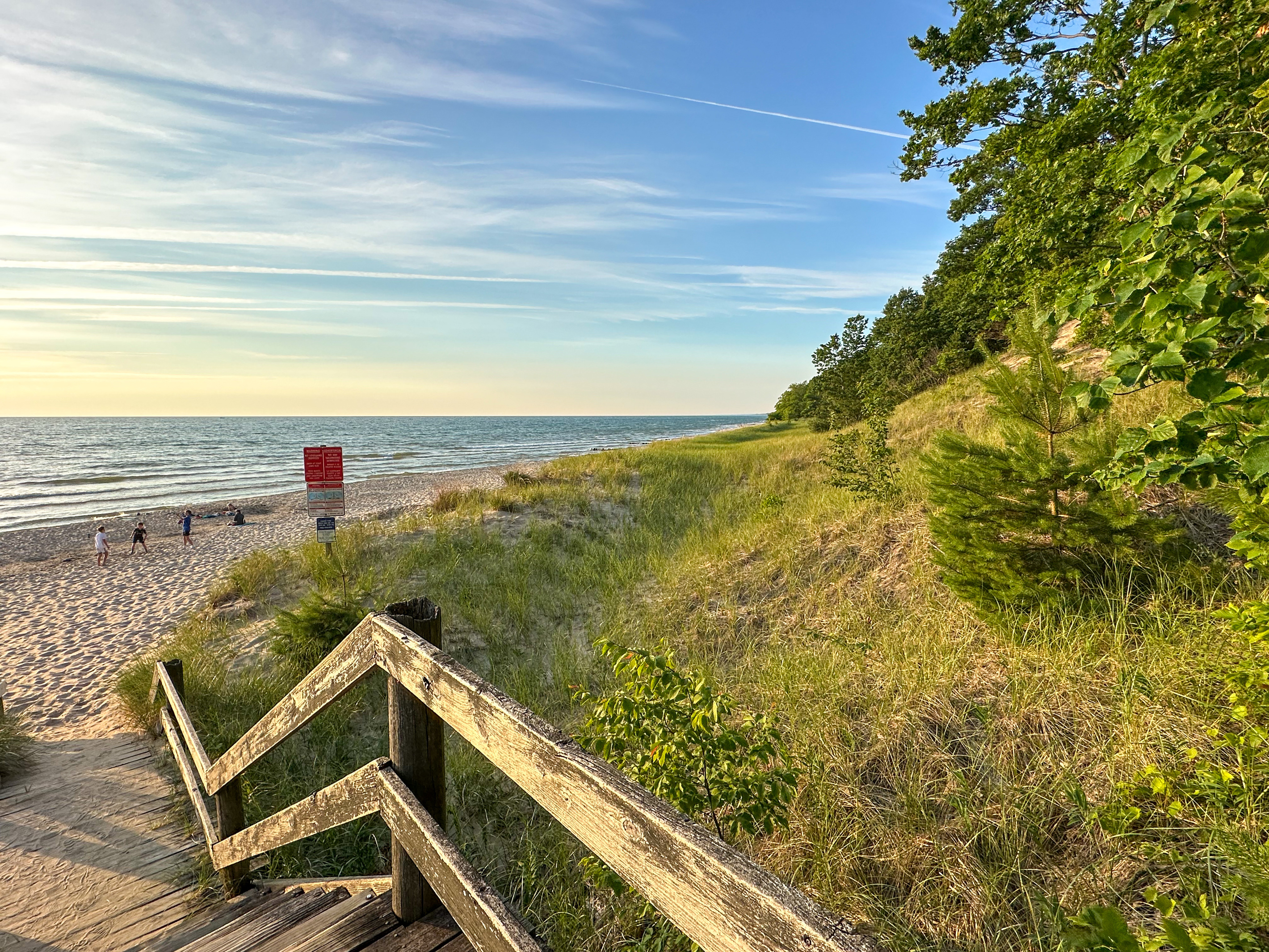 Steps to beach. Ask me about an accessible beach nearby if you can’t do stairs.