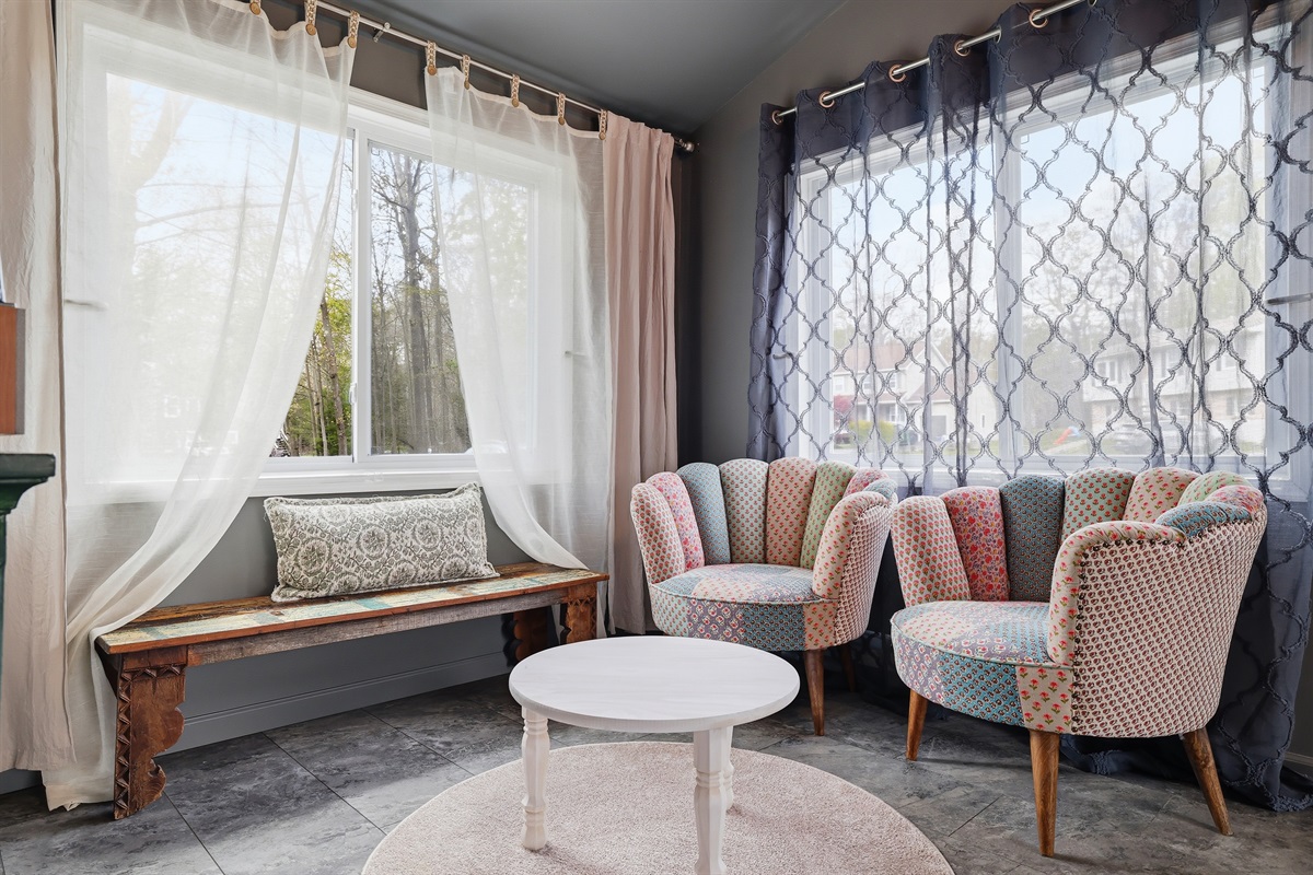 Looking for a quiet place? Toby's Place offers you an ideal spot for reading and soaking up the views.