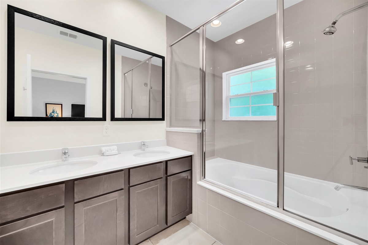 Primary bath with double vanity and tub/shower combo