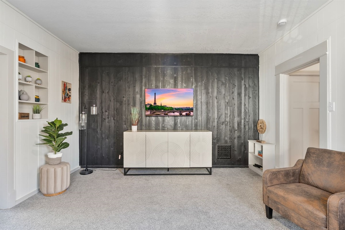 Inside the TV console you will find playing cards, board games, and puzzles to entertain any guest. The book shelf also has a limited library of reading material.