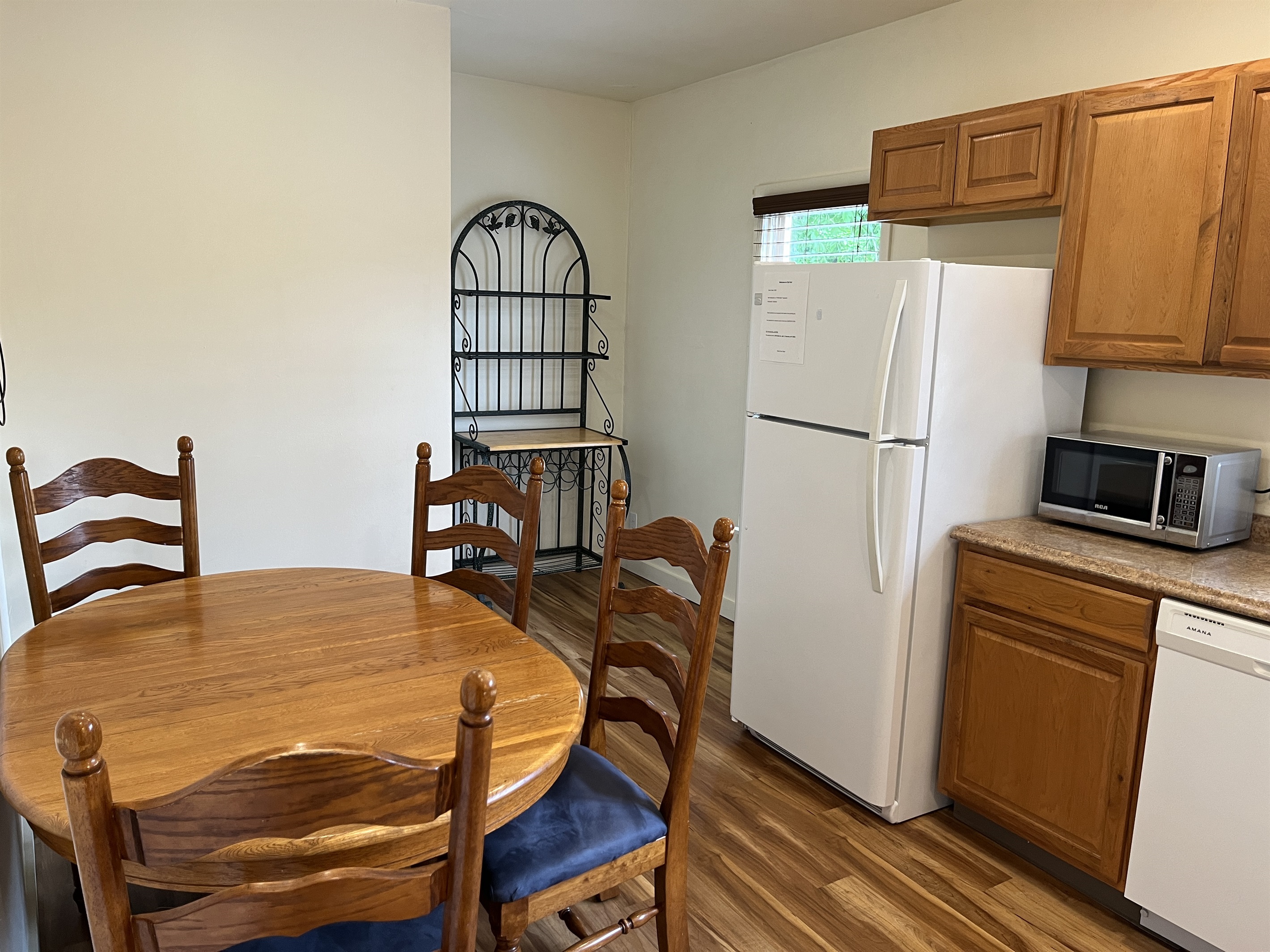 Eat-in kitchen