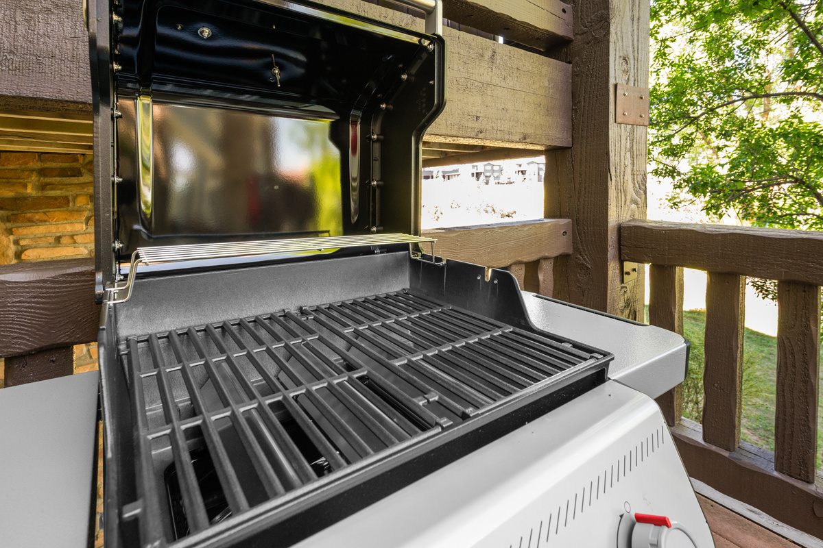 The propane BBQ grill makes it easy to enjoy cookouts and outdoor dining during your stay at Pineview Reservoir.