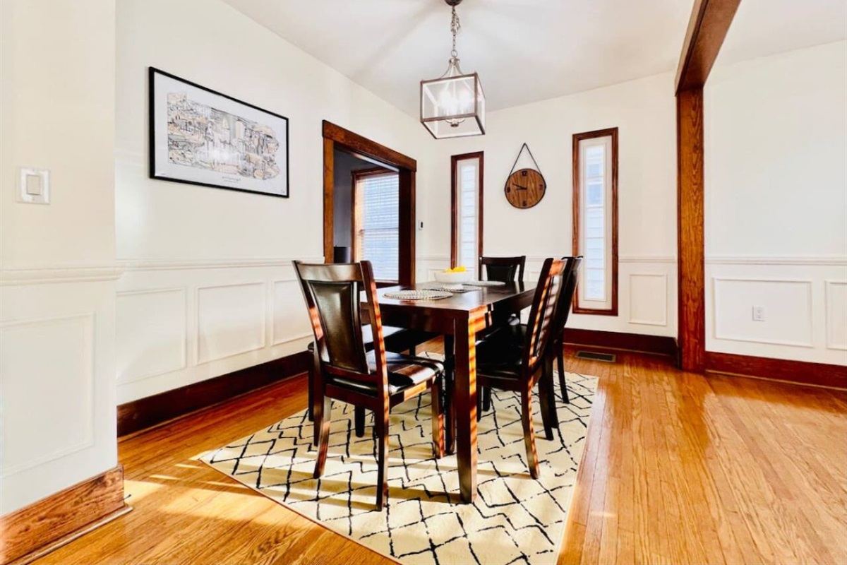 Elegant 6-seater dining table, perfect for family meals or hosting guests in a stylish setting.