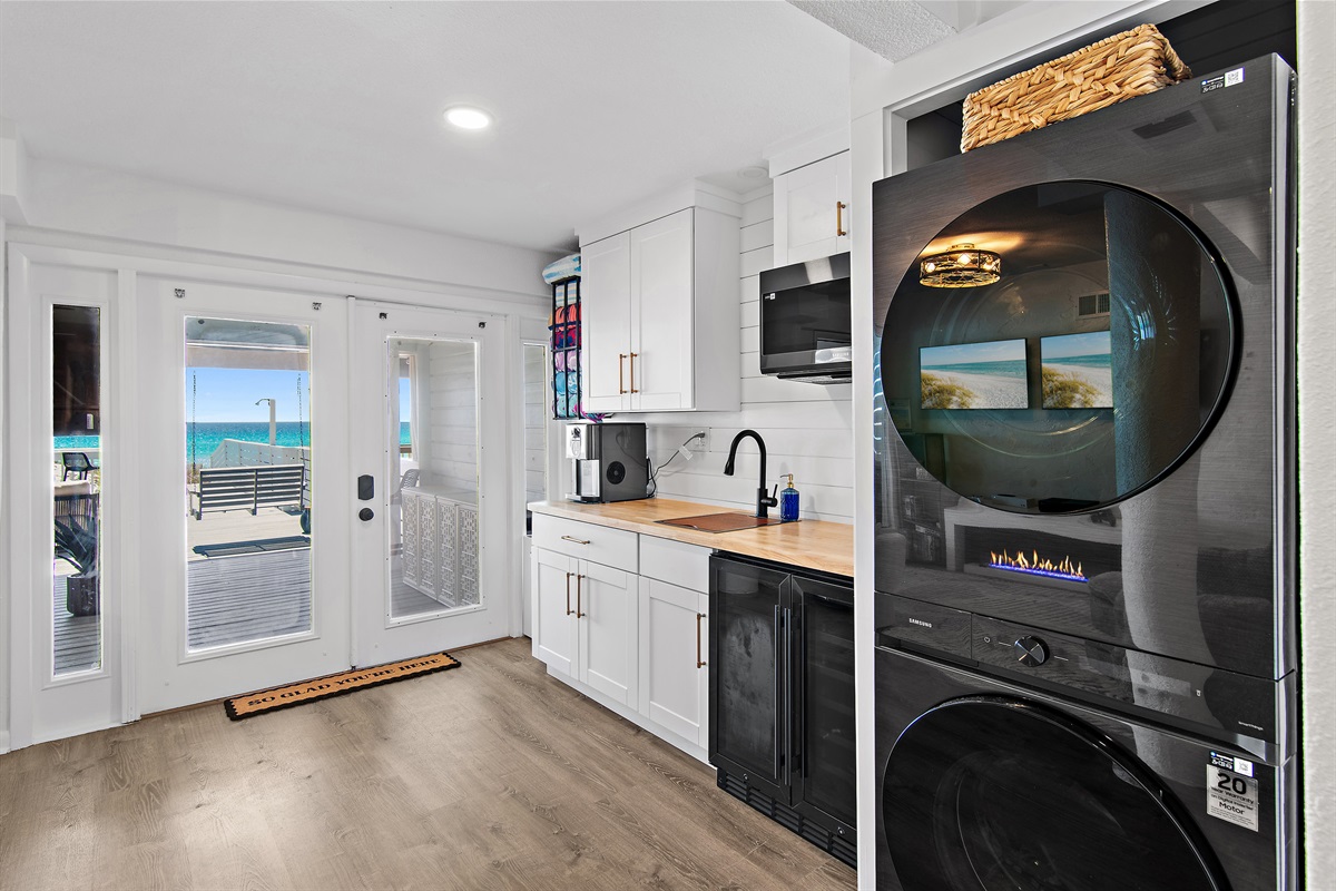 Green Reef 1 - Downstairs washer and dryer with plenty of laundry supplies