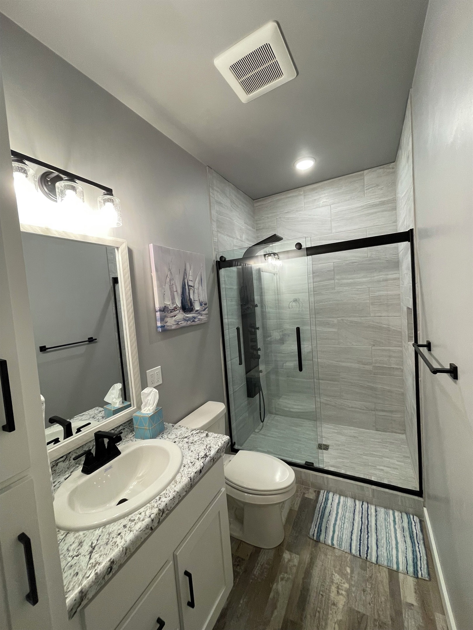 House 1 - bedroom 1 en-suite bathroom