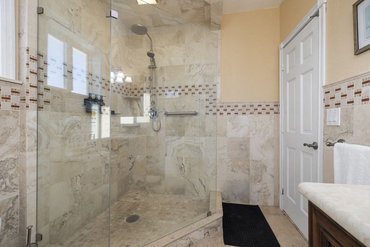 Rain shower head and spa jets make this a great shower experience.