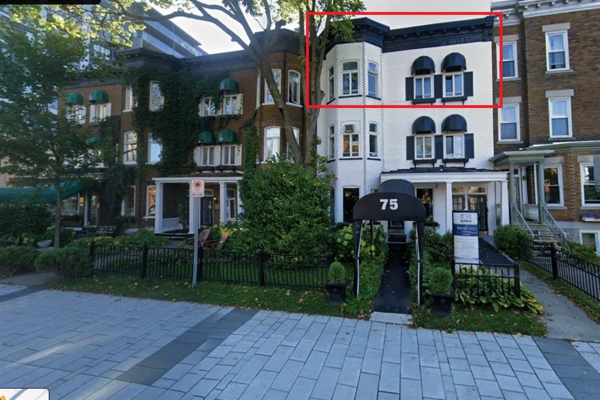 Vue de l'entrée avant et de l'emplacement idéal de l'appartement, situé sur Grande-Allée Est à proximité de tout (Plaine d'Abraham, restaurant, café, etc.)