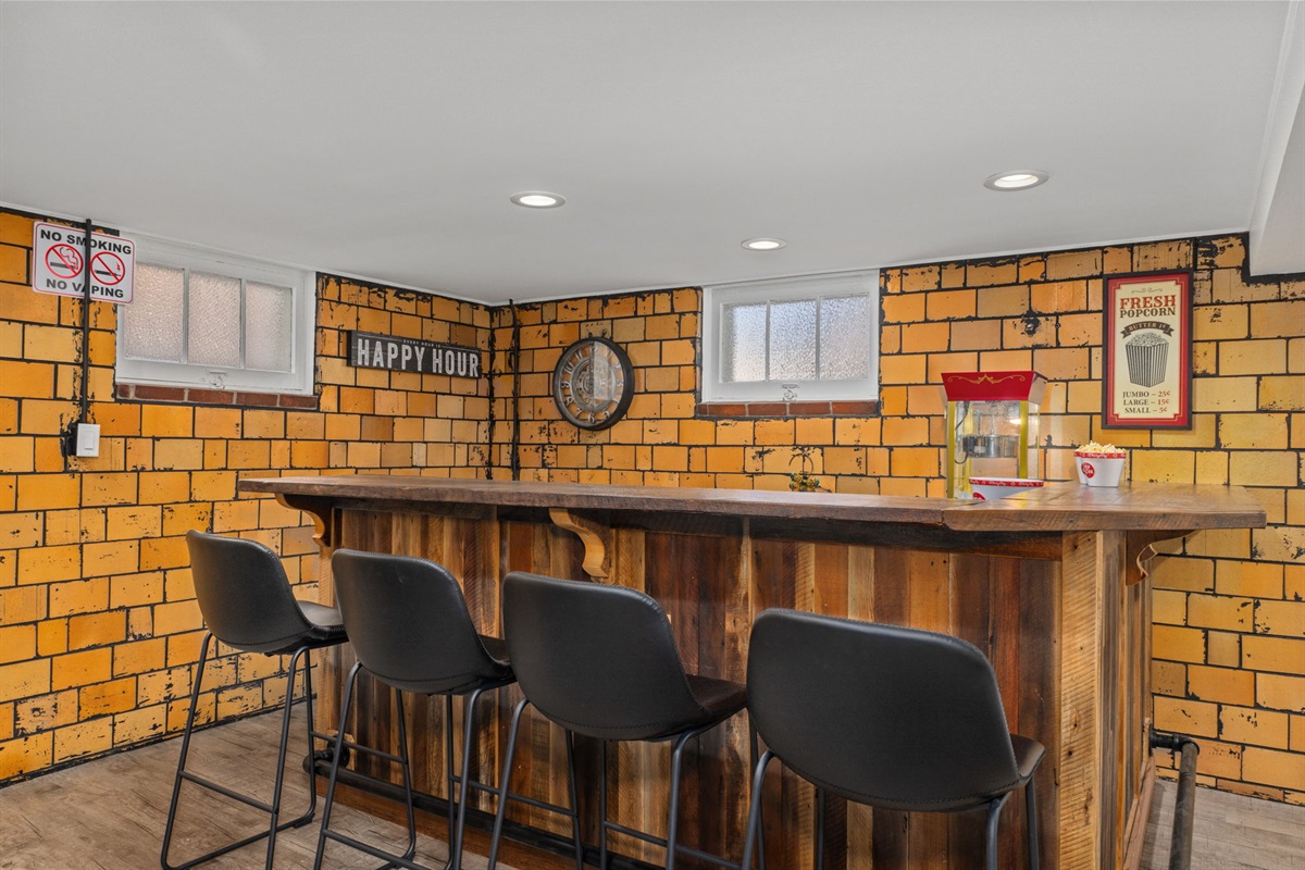 Dry bar with Popcorn!  Microwave and mini-fridge behind the bar.  Yes, Movie style popcorn provided with instructions!