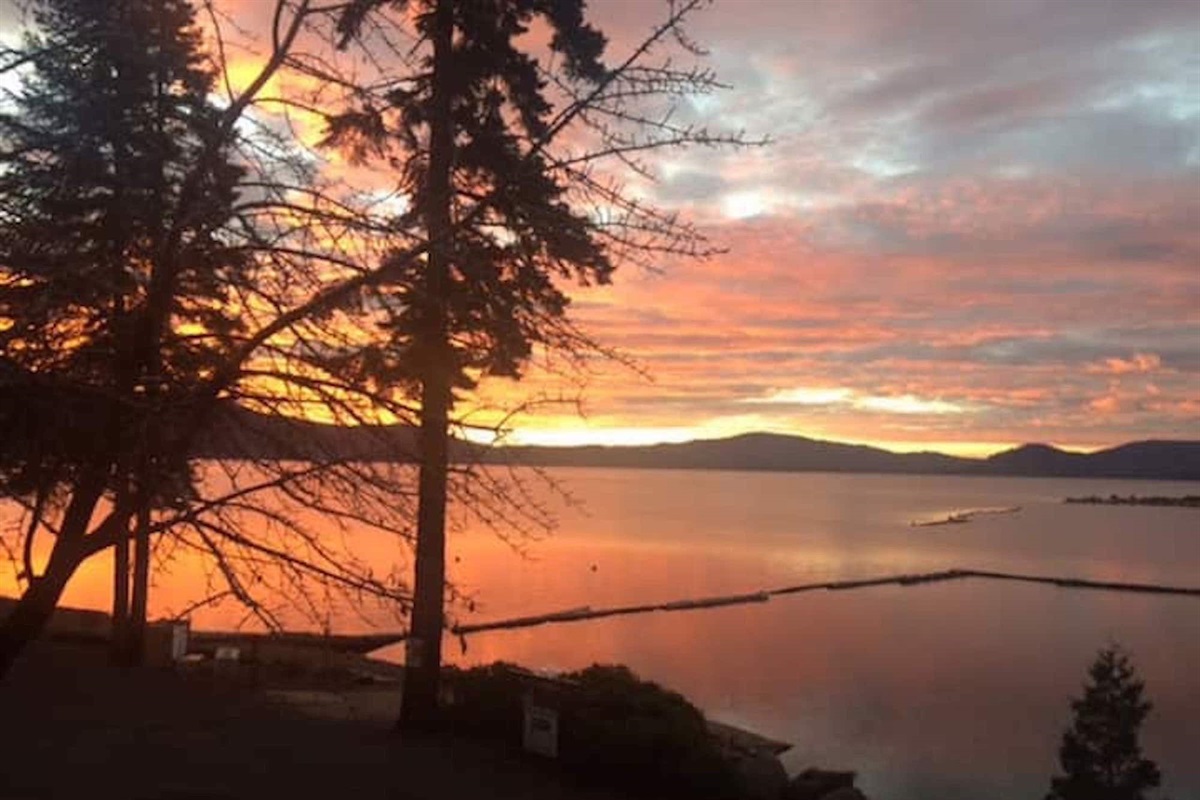 Come enjoy incredible sunsets at our Lake Almanor cabin!