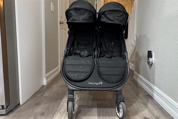 Two little adventurers? No problem! Our double stroller keeps them comfy and close.