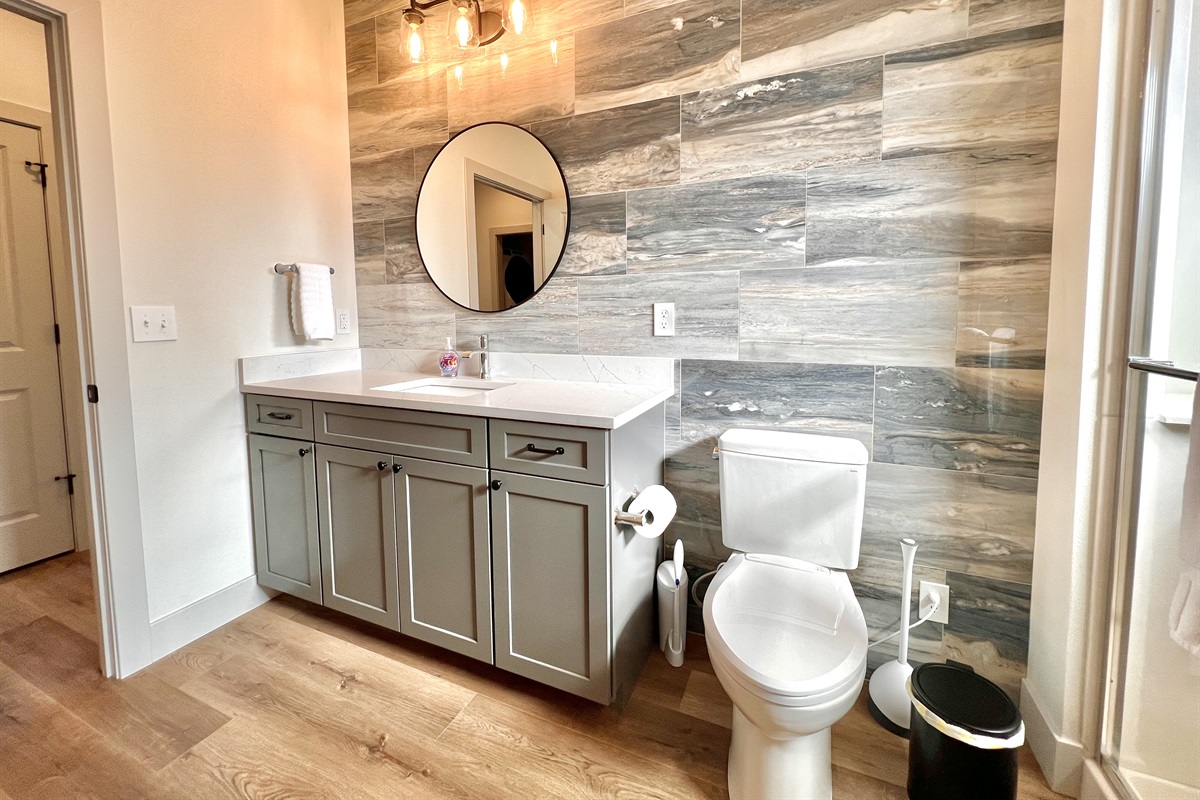 Upper full bathroom