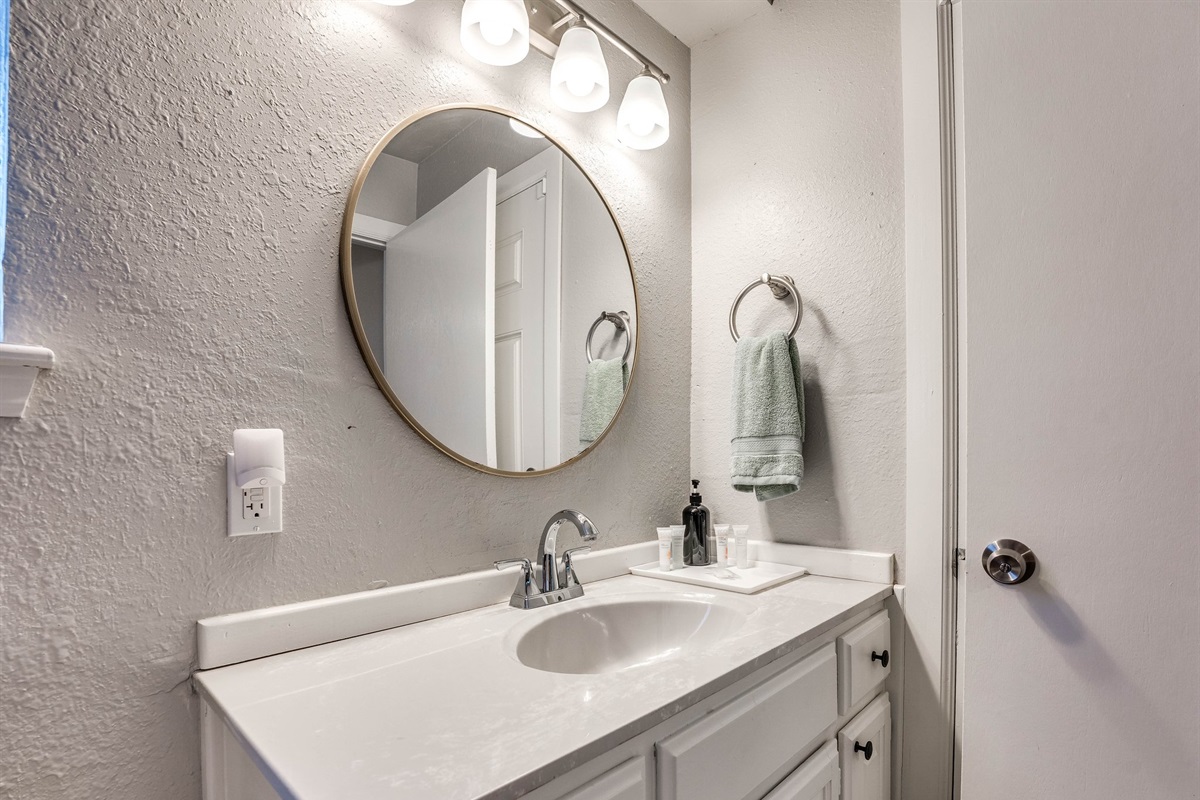 Guest Bathroom 2
