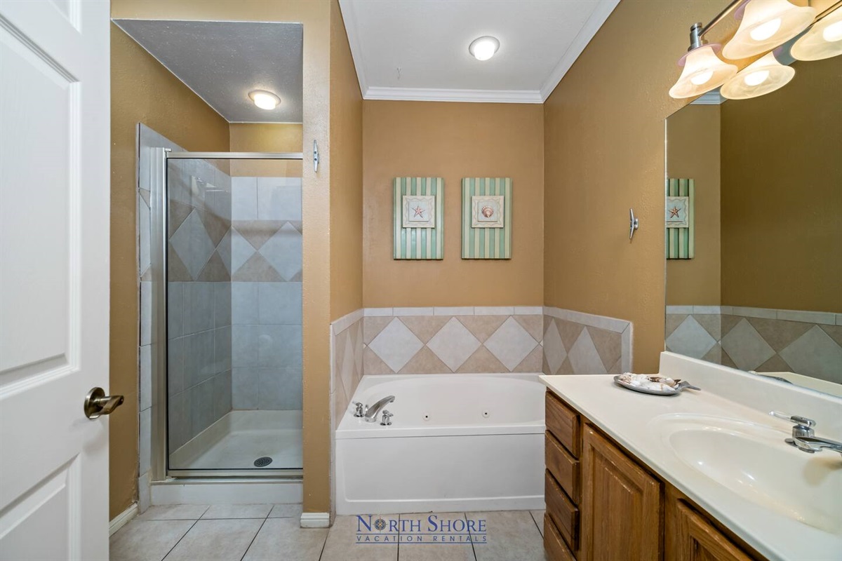 En Suite Full Bath with Soaking Tub & Walk-in Shower