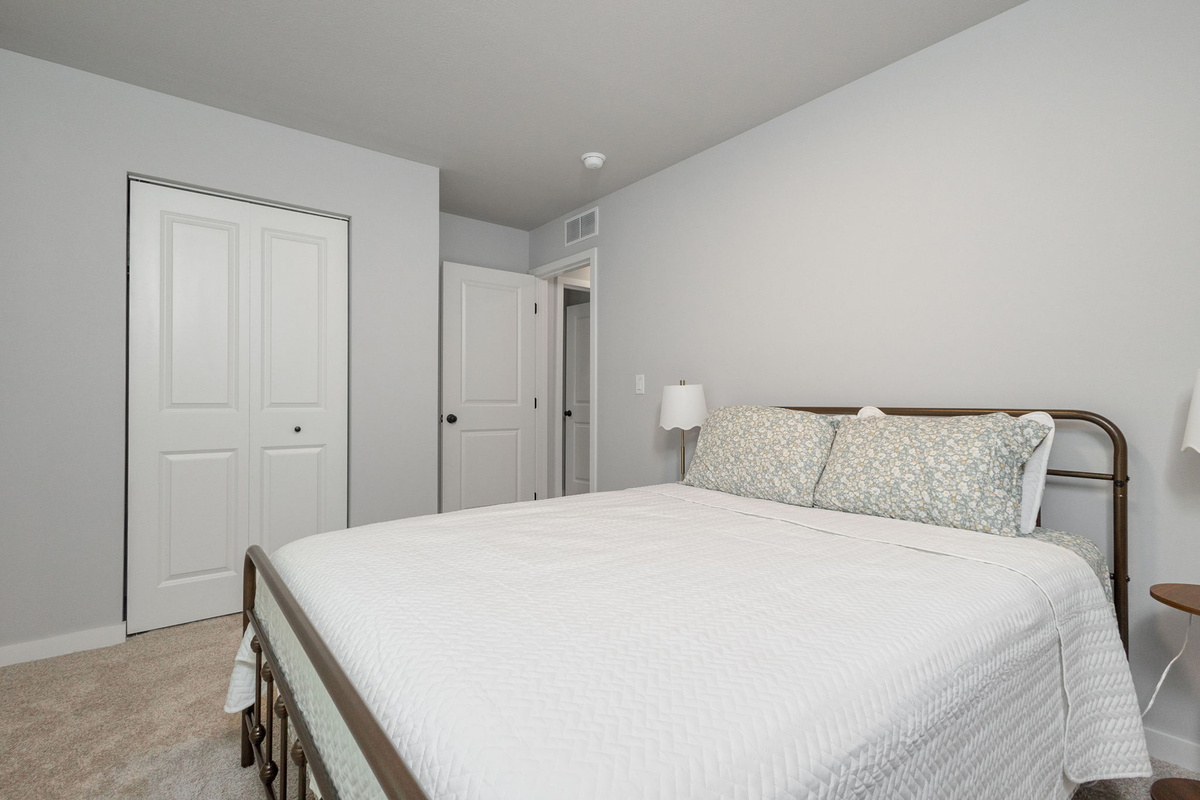 Guest Room 3 - Queen