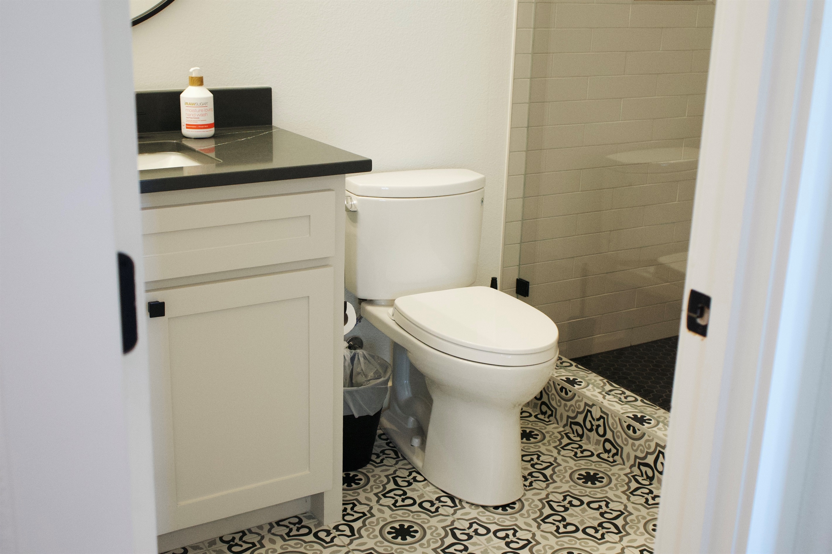 Bright bathroom with contemporary finishes and a clean, comfortable layout.