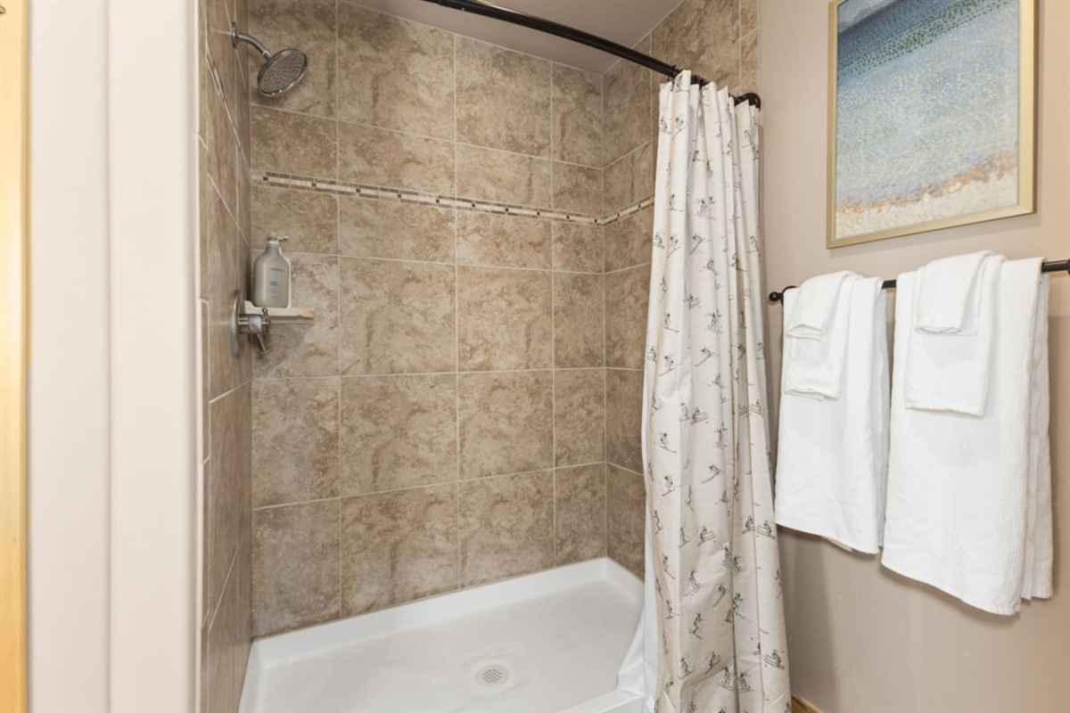Ensuite Bedroom#1 – Tub | Shower | Dual Sinks